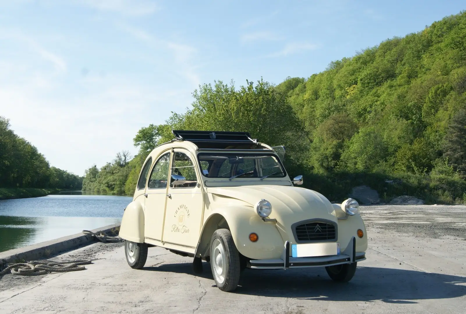 Voiture vanille champagne retro tour
